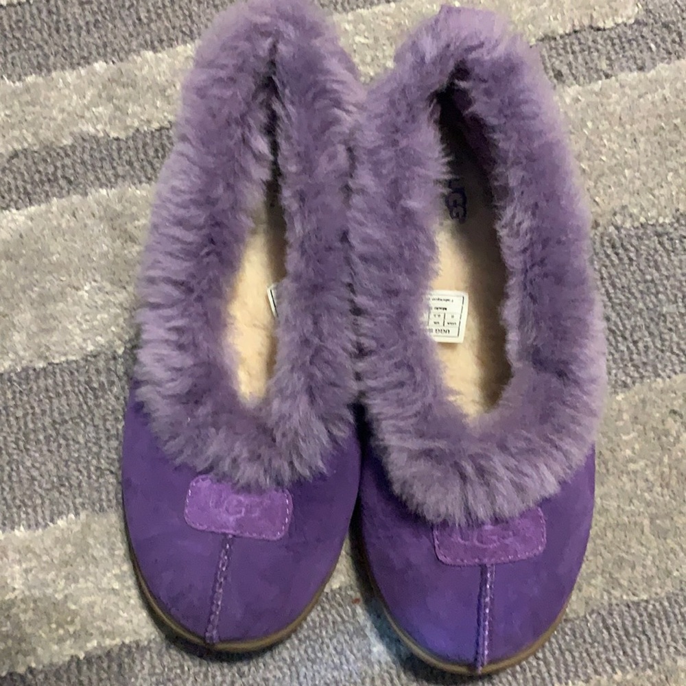 UGG SLIPPERS